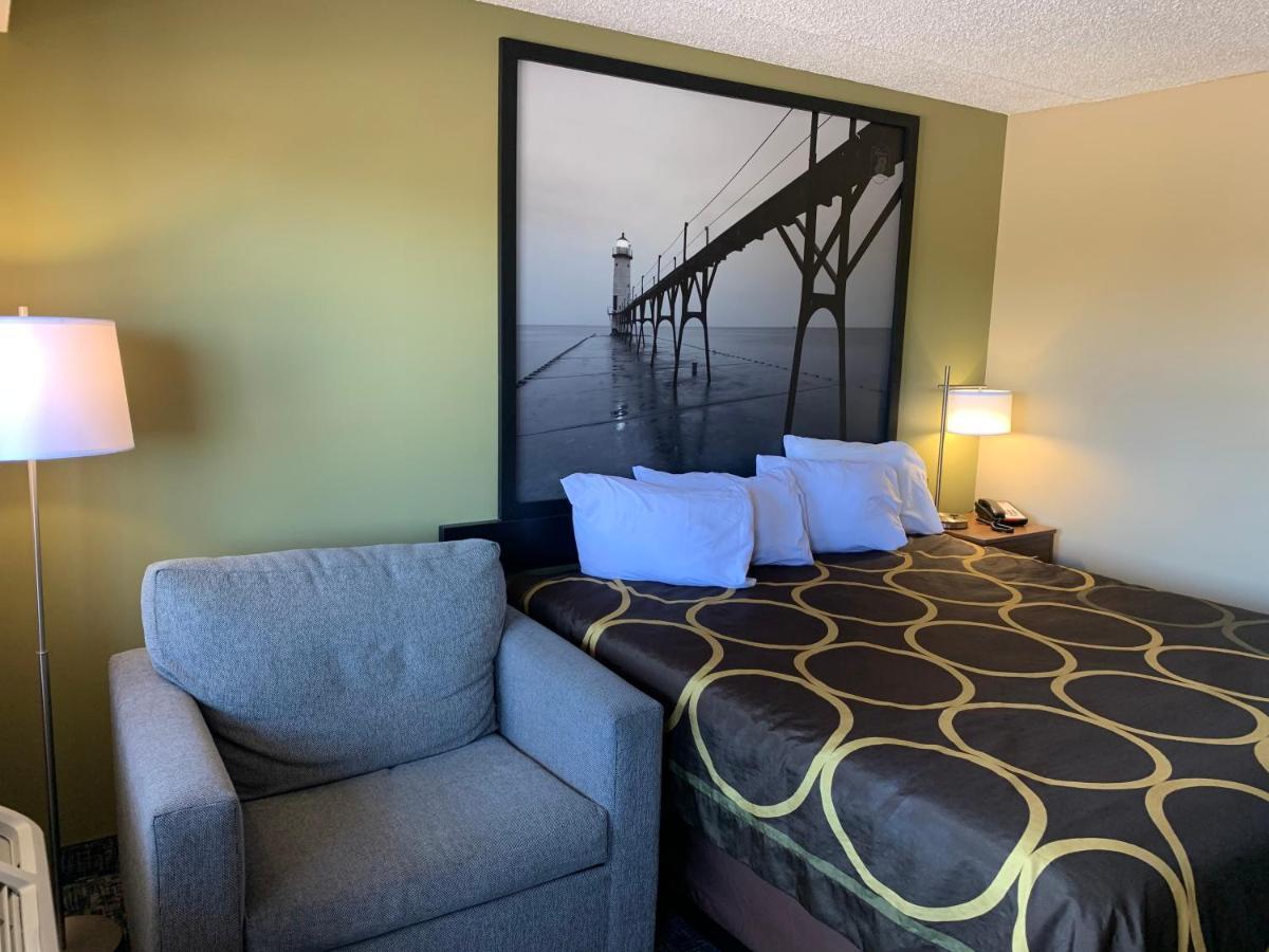 Super 8 By Wyndham Petoskey