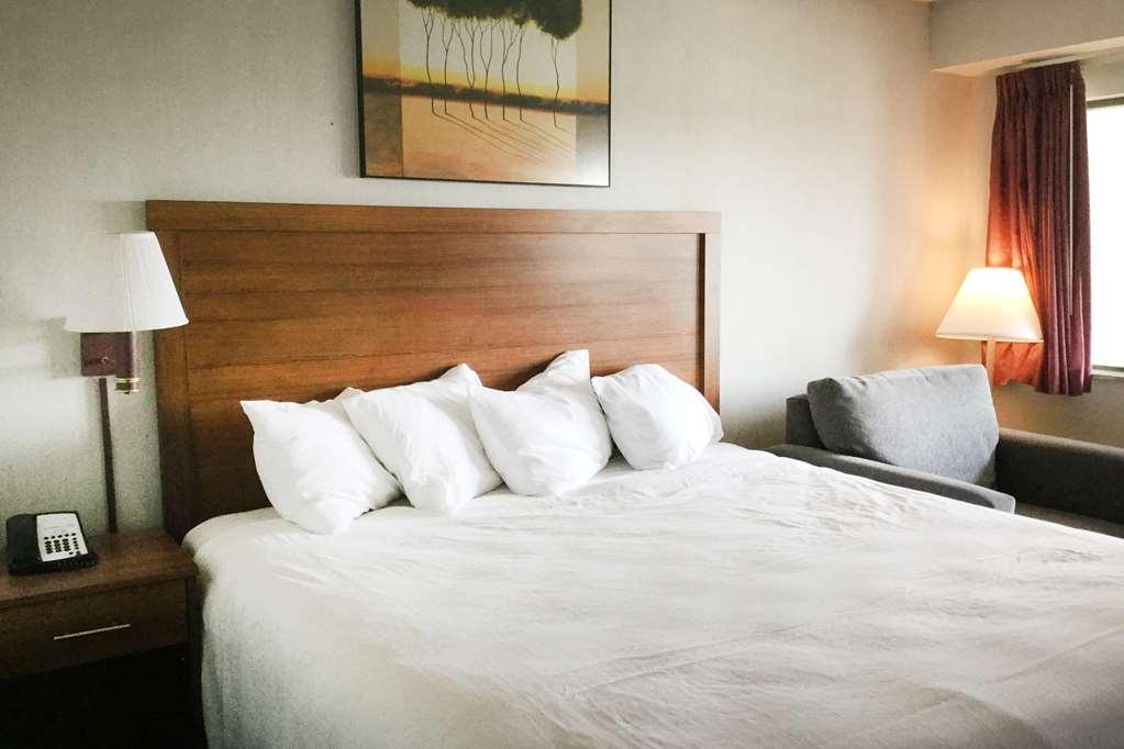 Super 8 By Wyndham Hotel