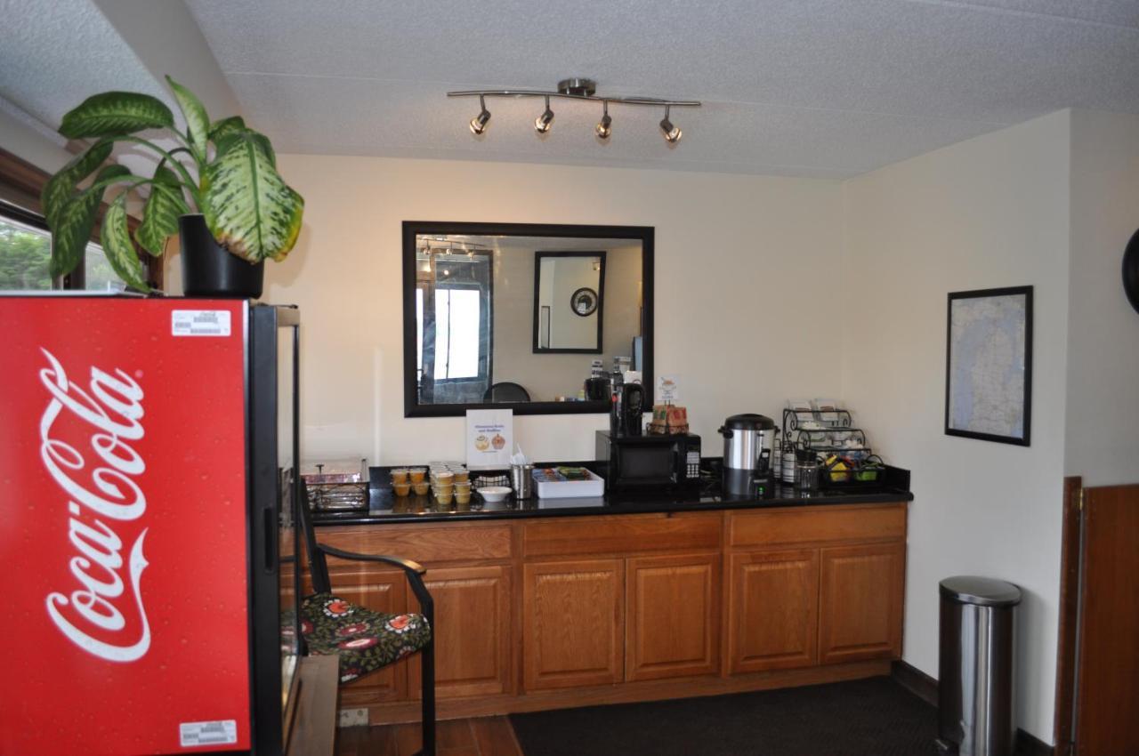 Super 8 By Wyndham Hotel Petoskey