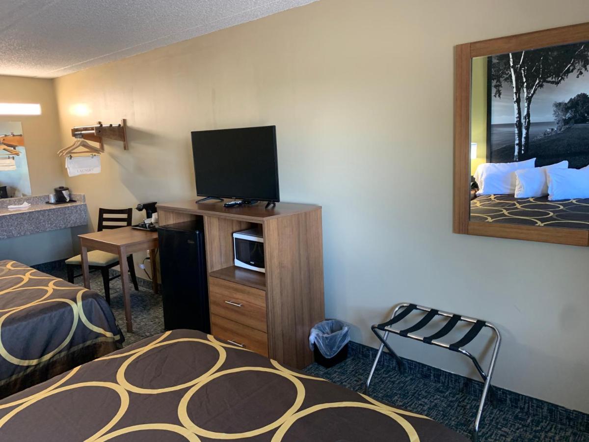 Super 8 By Wyndham Hotel Petoskey