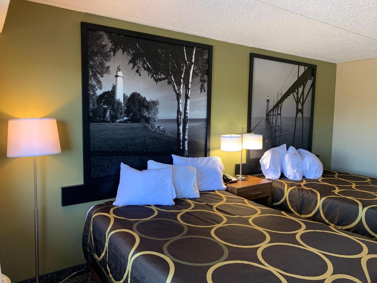 Super 8 By Wyndham Hotel 2*