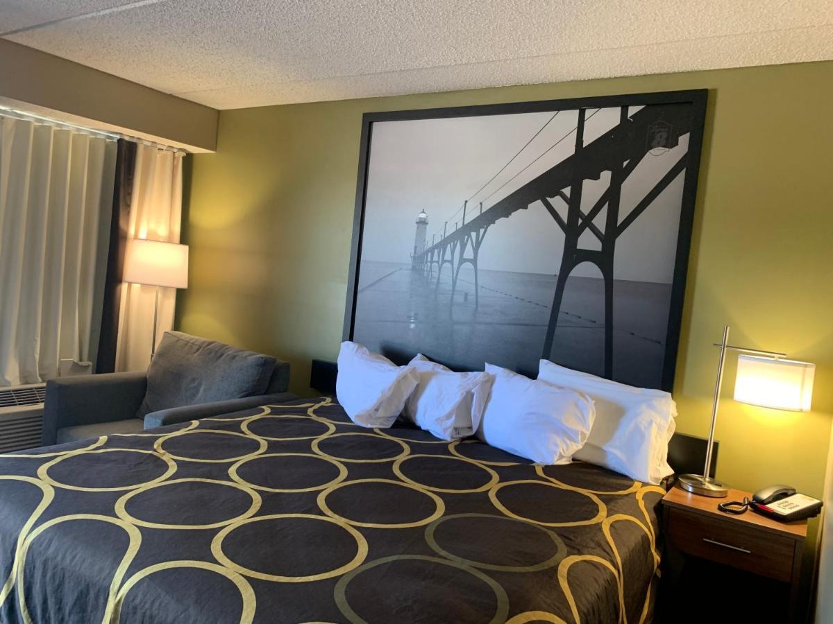 Hotel Super 8 By Wyndham Petoskey